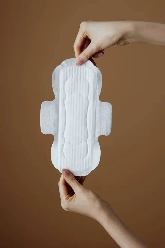 100% 真正的有機產品/ INERTIA 衛生巾 - 帶護翼女士一般流量型/中號（10 片裝） - 最佳吸收力，不含 SAP,微塑膠、氯或香料/韓國製造/FDA 認証。